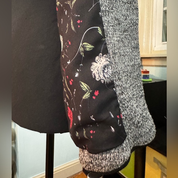 Textured Knit Blazer. Machine wash. Rayon, spandex, polyester. Nonstretch liner - Picture 10 of 11